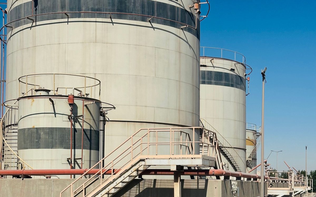 Pressure vessels and tanks